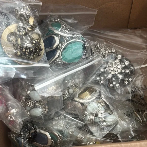 Big lot of repurposing costume jewelry - Picture 5 of 7